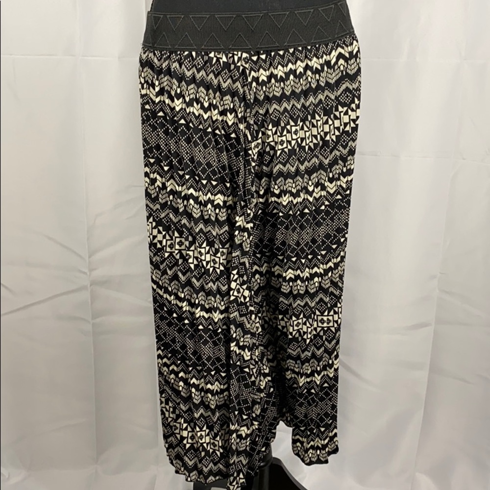 LuLaRoe Skirt | Jill Skirt | L | Black & White
